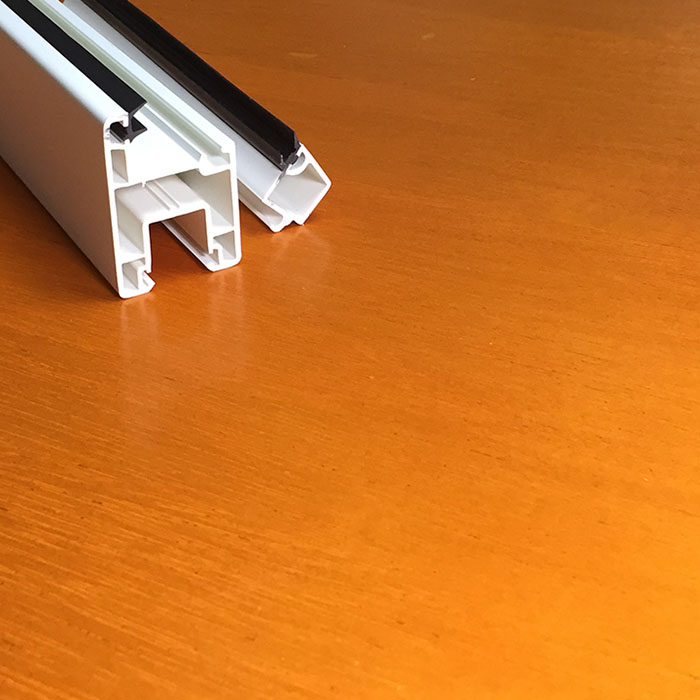 Perfiles de pvc de coextrusión de capa negra blanca de doble color Double color white black layer co-extrusion pvc profiles