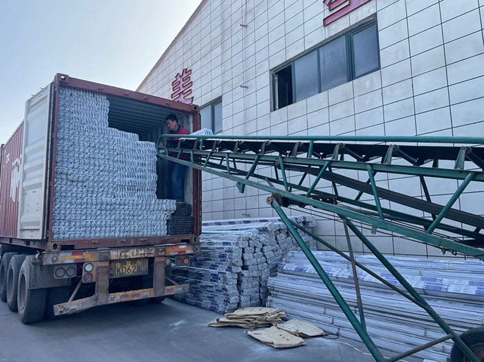 Perfiles de pvc de coextrusión de capa negra blanca de doble color Double color white black layer co-extrusion pvc profiles